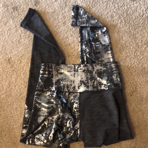 Lululemon leggings size 6, metallic, high waist - Picture 4 of 7